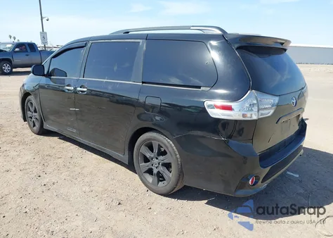 2013 Toyota Sienna Se 8 Passenger z USA, uszkodzony, nr VIN 5TDXK3DCXDS348552